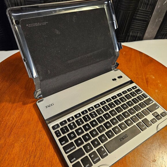 Zagg folio Bluetooth Keyboard Protective Case for iPad 2 - Picture 1 of 6